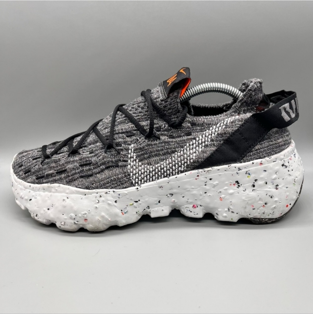 Nike Space Hippie 04 Women’s Size 7 Iron Grey Bright Crimson Sneakers Shoes 2020